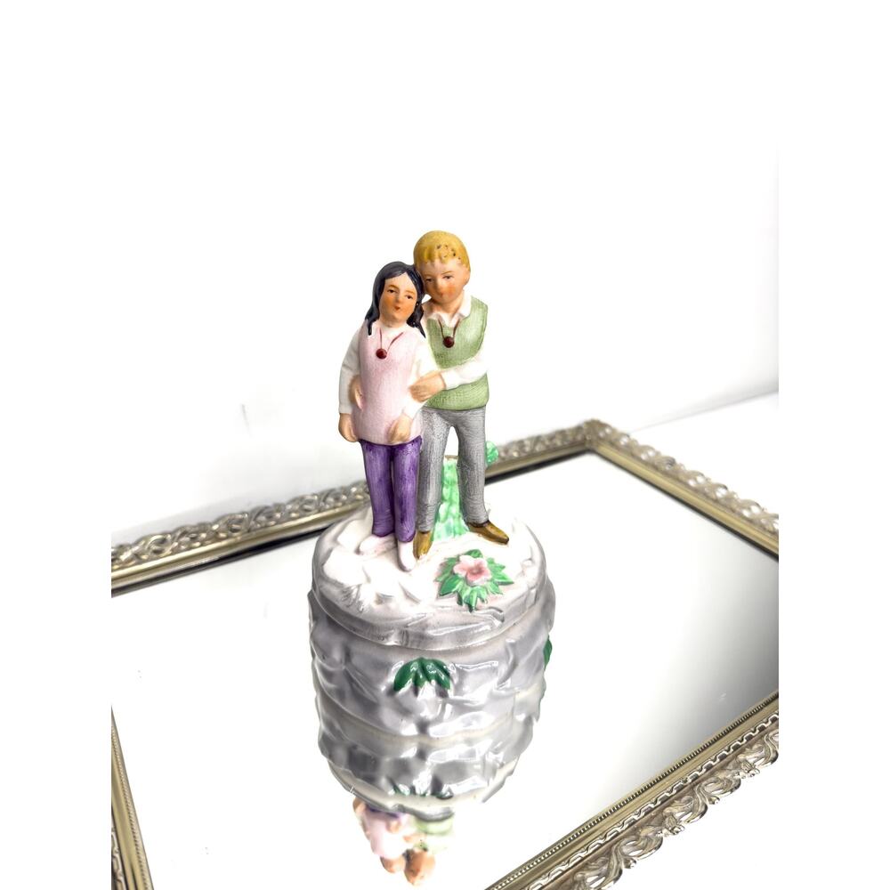 Vintage Loves Story Music Box Figurine Romantic Couple Hippie Couple Romantic